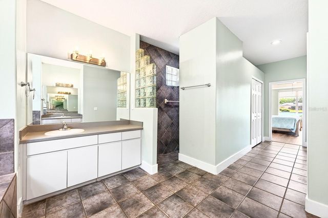 1047 WILLA LAKE CIRCLE, Oviedo, FL 32765