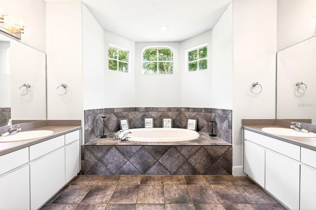 1047 WILLA LAKE CIRCLE, Oviedo, FL 32765