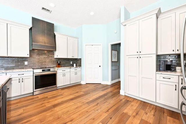 1047 WILLA LAKE CIRCLE, Oviedo, FL 32765