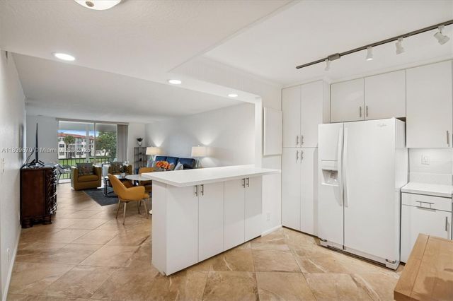 411 S Hollybrook Dr 204, Pembroke Pines, FL 33025