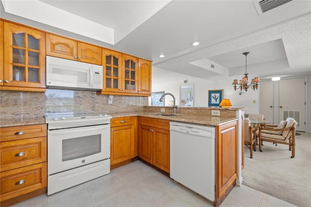 9000 COMMODORE DRIVE 604, Seminole, FL 33776