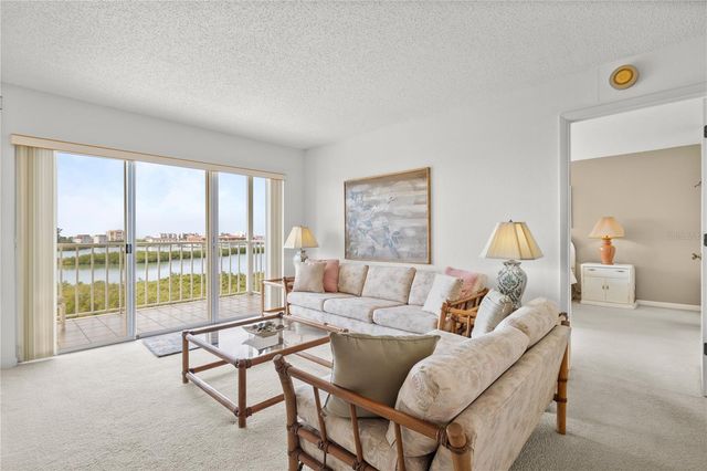 9000 COMMODORE DRIVE 604, Seminole, FL 33776