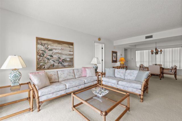 9000 COMMODORE DRIVE 604, Seminole, FL 33776