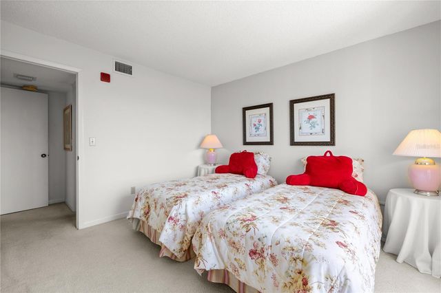 9000 COMMODORE DRIVE 604, Seminole, FL 33776