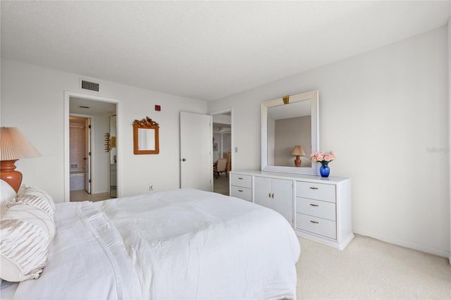 9000 COMMODORE DRIVE 604, Seminole, FL 33776