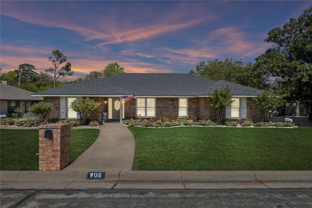 905 Bert Drive, Arlington, TX 76012