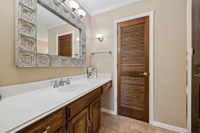 905 Bert Drive, Arlington, TX 76012