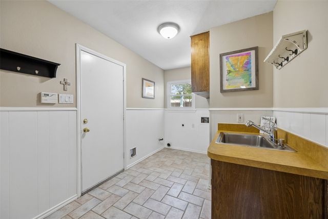 905 Bert Drive, Arlington, TX 76012