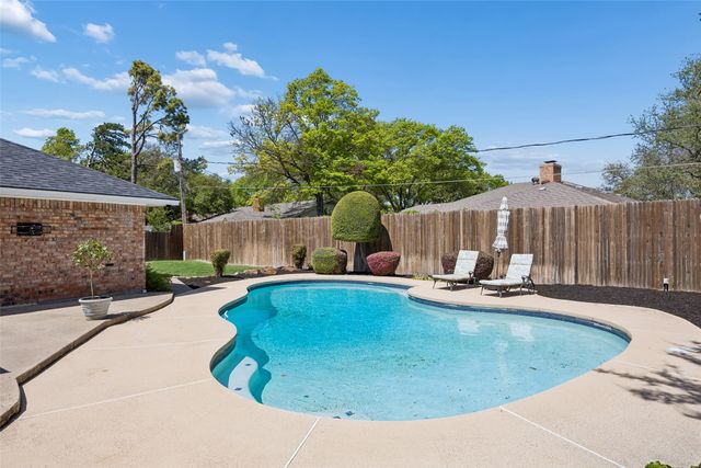 905 Bert Drive, Arlington, TX 76012