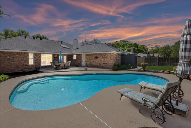 905 Bert Drive, Arlington, TX 76012