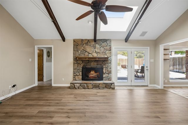 905 Bert Drive, Arlington, TX 76012