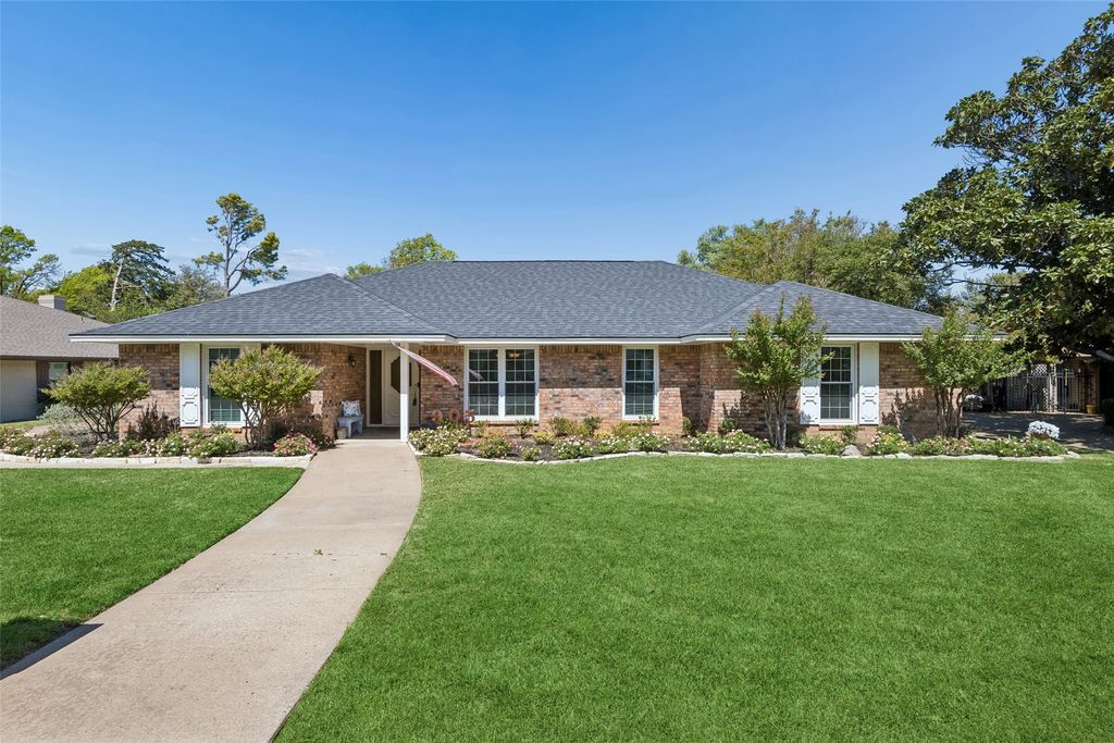 905 Bert Drive, Arlington, TX 76012