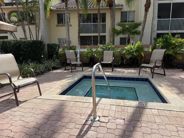 16206 Glenmoor Drive 206, West Palm Beach, FL 33409