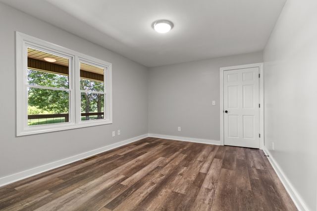 6604 Rock Creek Rd, Tullahoma, TN 37388