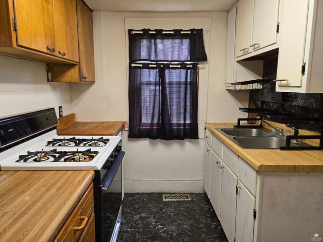 703 N Mulberry Street, Abilene, KS 67410