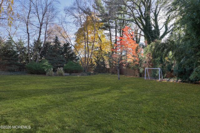 7 Haggers Lane, Fair Haven, NJ 07704