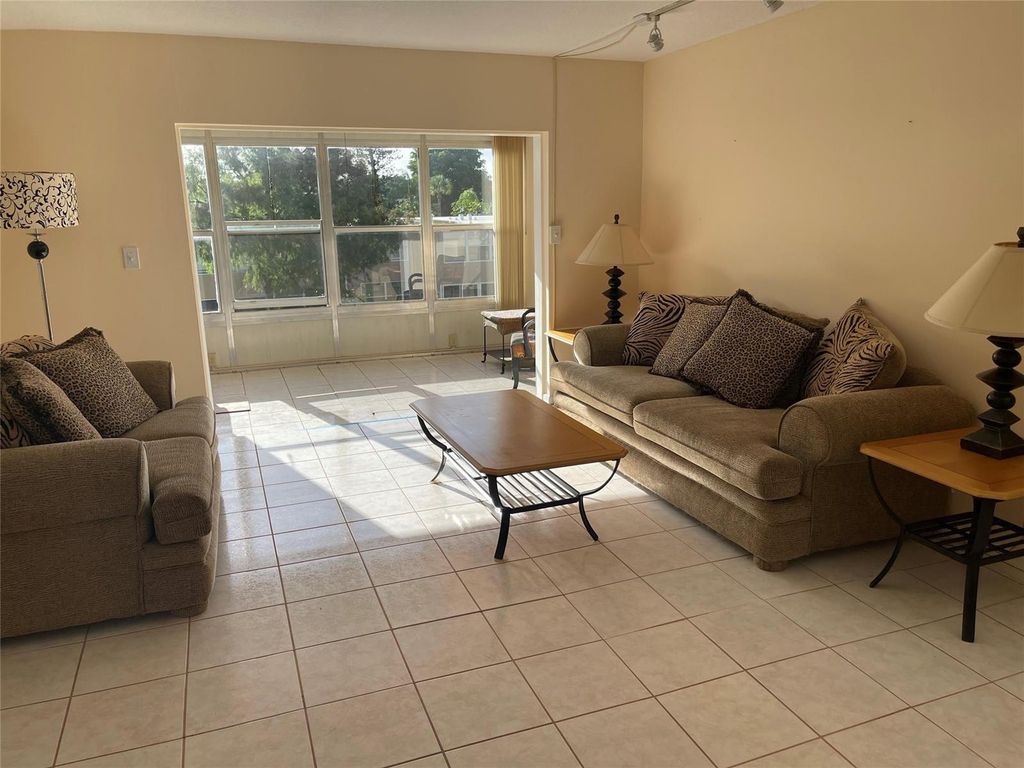 1025 Country Club Drive 301, Margate, FL 33063