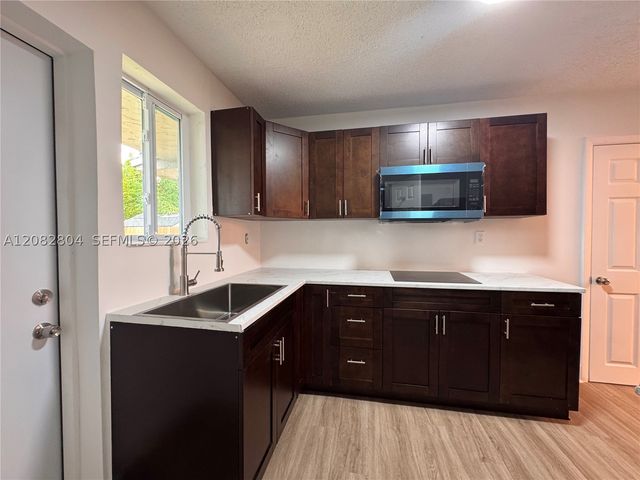 3632 SW 87th Ave FRONT, Miami, FL 33165
