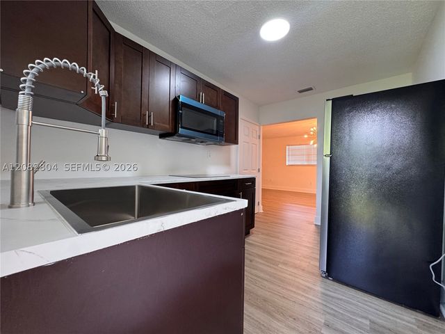 3632 SW 87th Ave FRONT, Miami, FL 33165