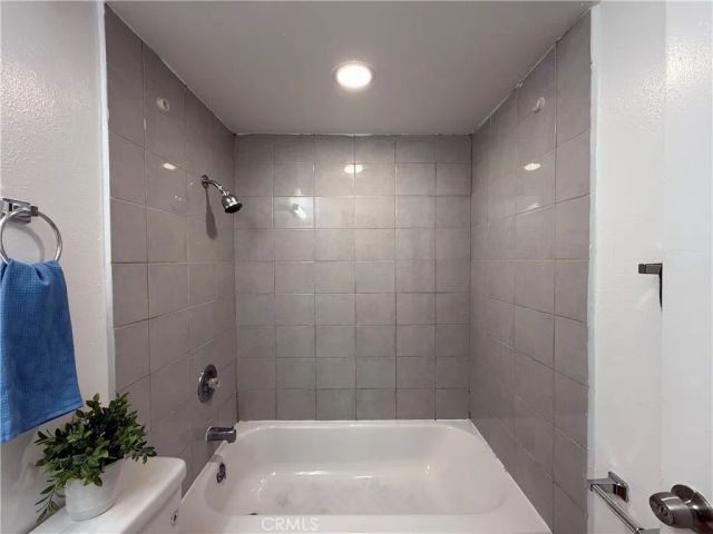 11839 Burbank Boulevard 3, Valley Village, CA 91607