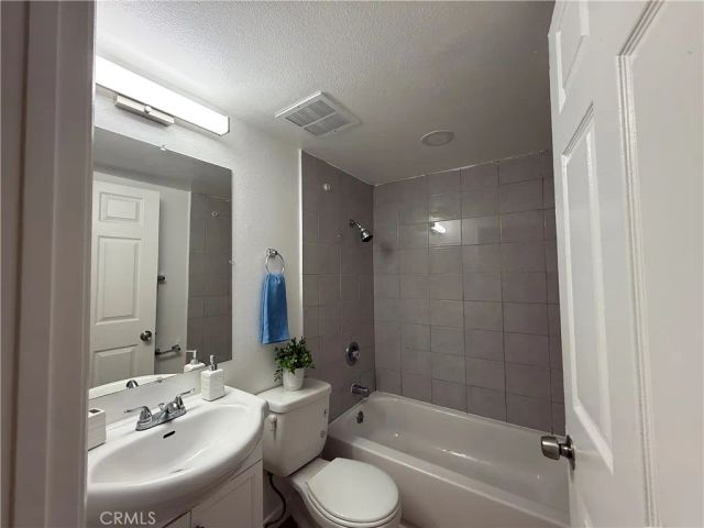 11839 Burbank Boulevard 3, Valley Village, CA 91607