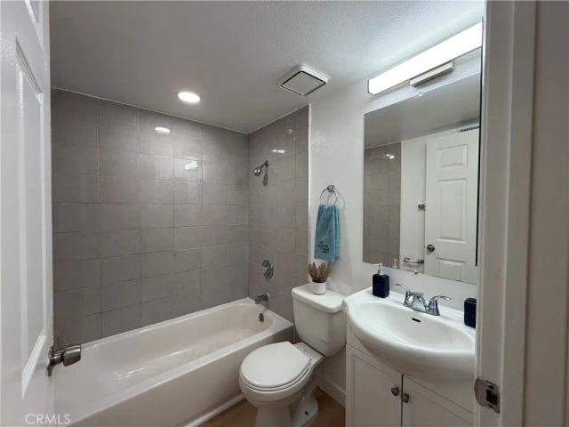 11839 Burbank Boulevard 3, Valley Village, CA 91607