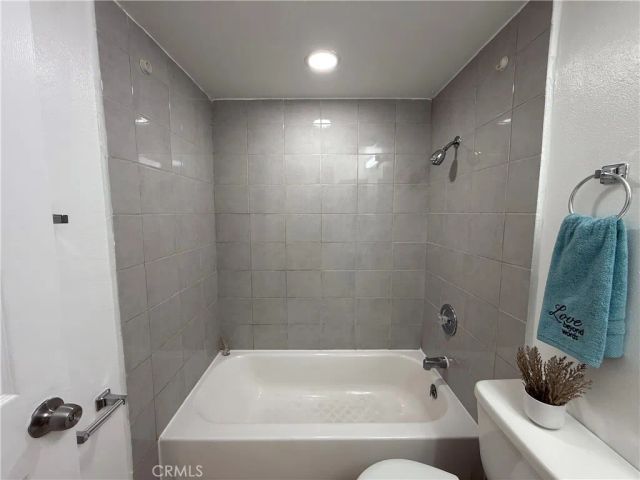 11839 Burbank Boulevard 3, Valley Village, CA 91607