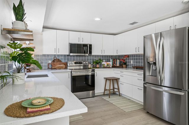 3174 PEACHTREE STREET, Sarasota, FL 34231