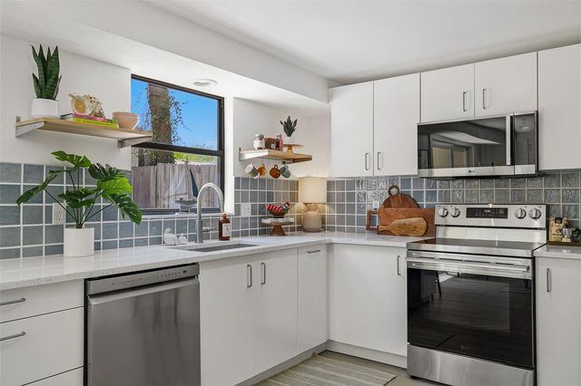 3174 PEACHTREE STREET, Sarasota, FL 34231