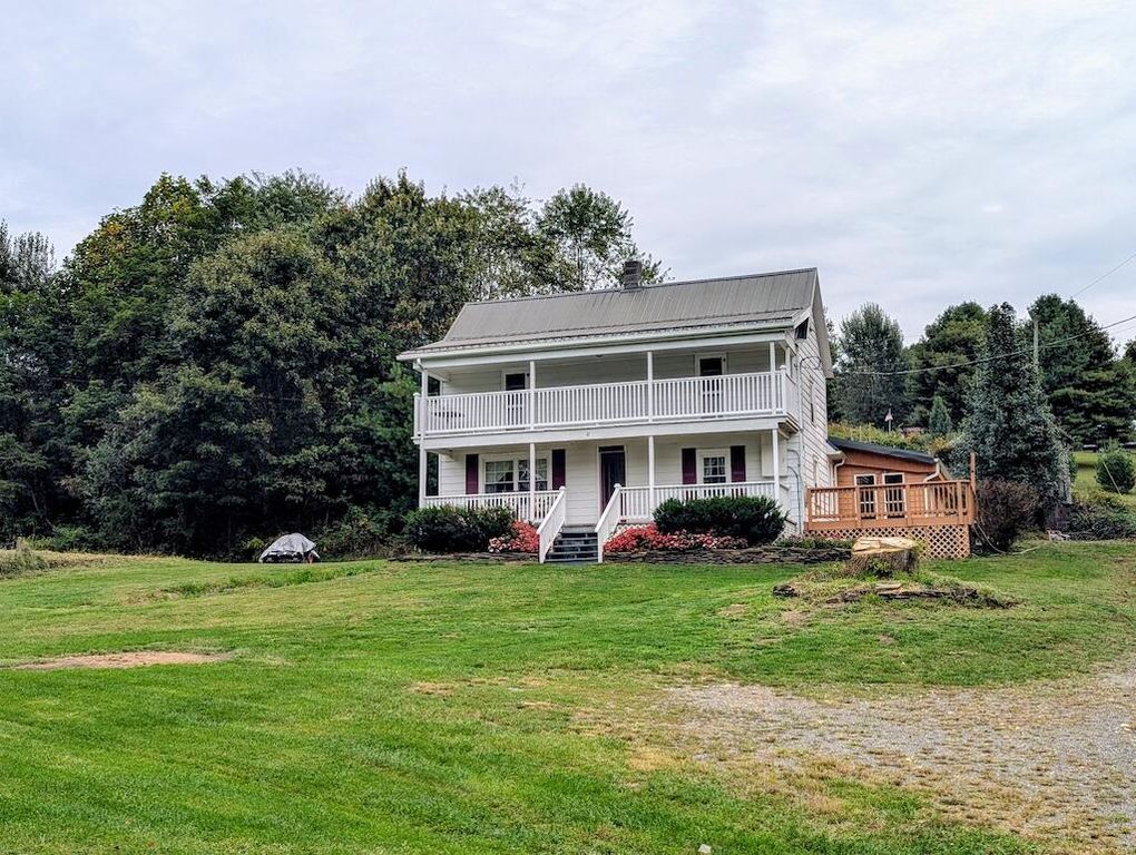 41 Tall Pines LN, Hillsville, VA 24343