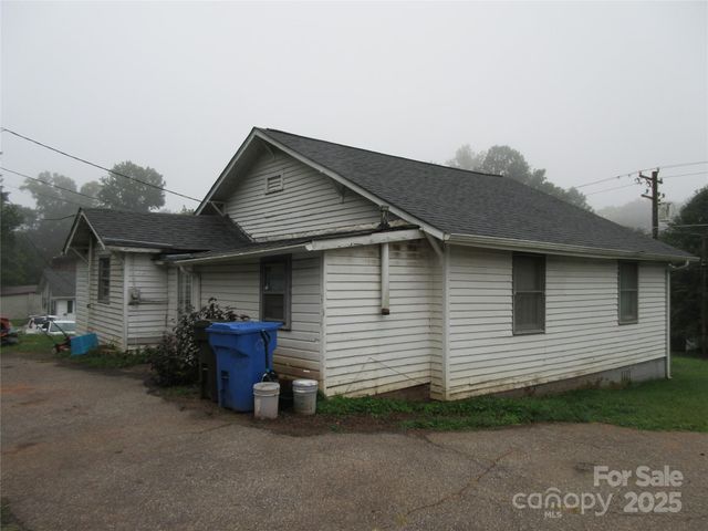 324 N Cleghorn Street, Rutherfordton, NC 28139