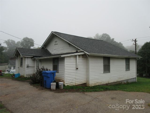 324 N Cleghorn Street, Rutherfordton, NC 28139