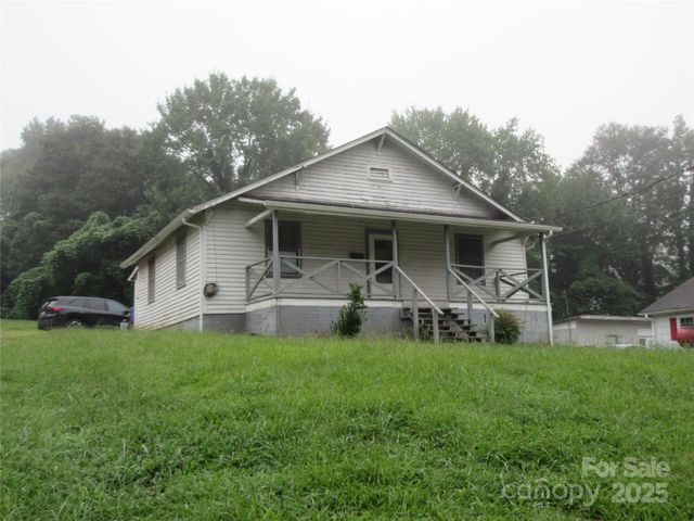 324 N Cleghorn Street, Rutherfordton, NC 28139