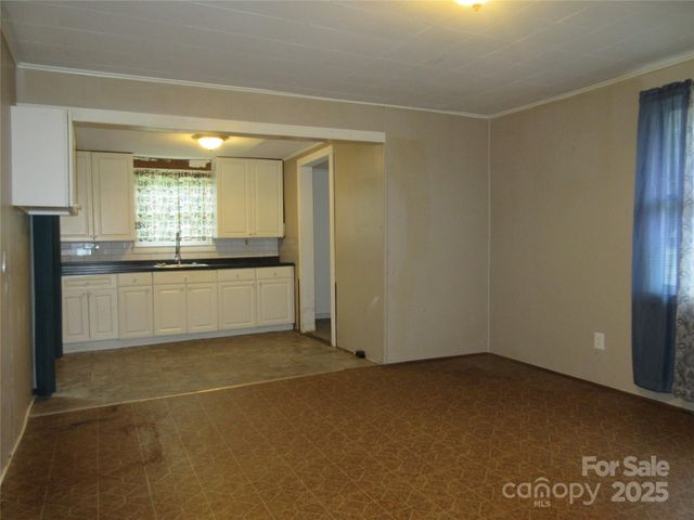324 N Cleghorn Street, Rutherfordton, NC 28139