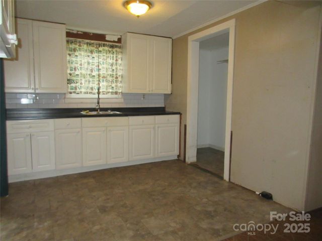 324 N Cleghorn Street, Rutherfordton, NC 28139