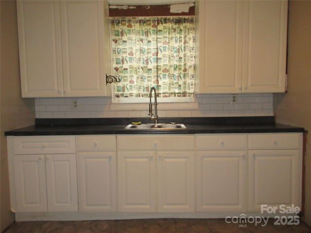 324 N Cleghorn Street, Rutherfordton, NC 28139