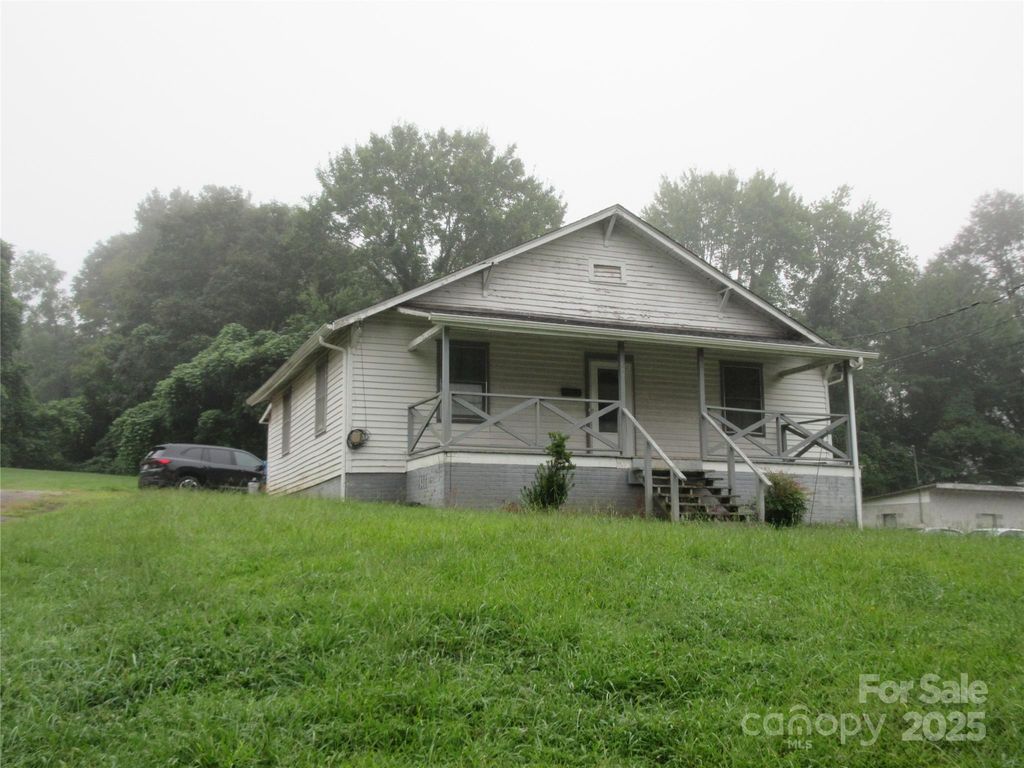 324 N Cleghorn Street, Rutherfordton, NC 28139