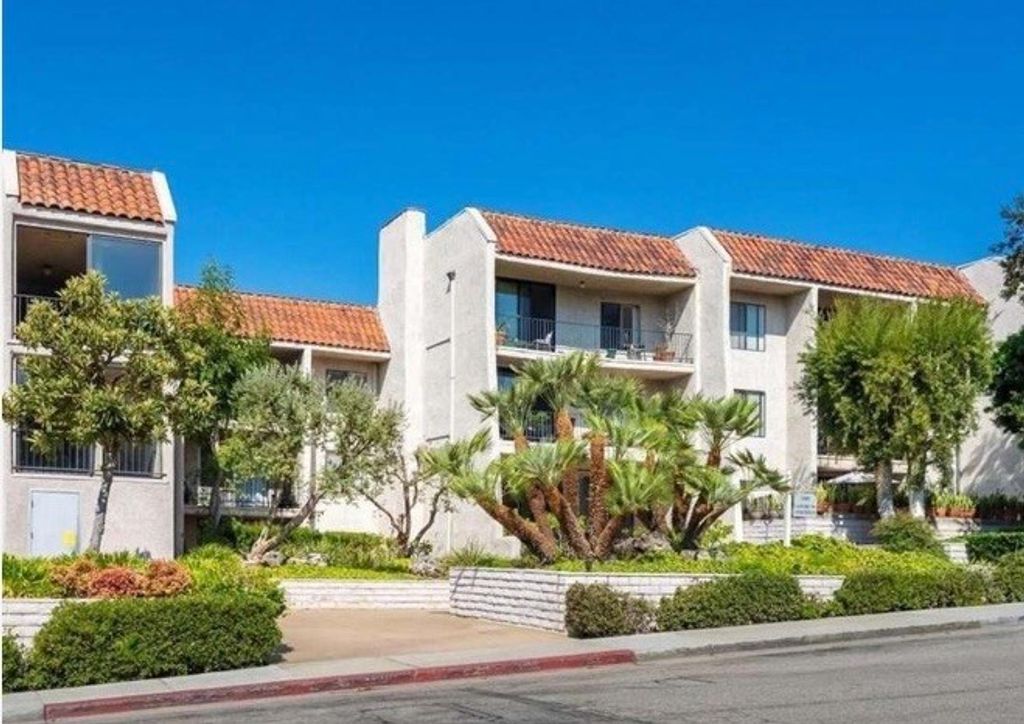 Image 1 of property listing at 1401 Valley View Road, Glendale, CA 91202