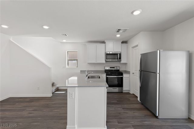 6198 Blood Lily Avenue, Las Vegas, NV 89122