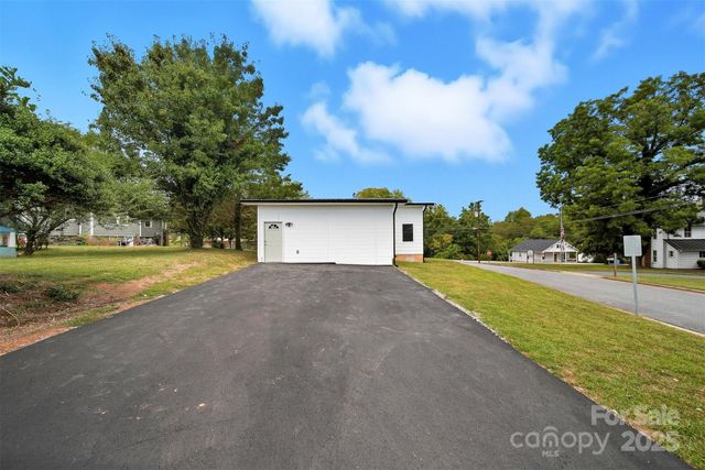 105 Falls Avenue, Granite Falls, NC 28630