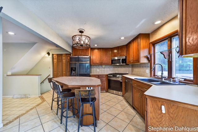 1490 Sunview Street, Muskegon, MI 49445