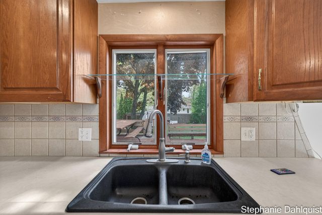 1490 Sunview Street, Muskegon, MI 49445
