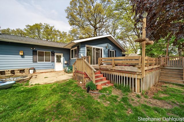 1490 Sunview Street, Muskegon, MI 49445