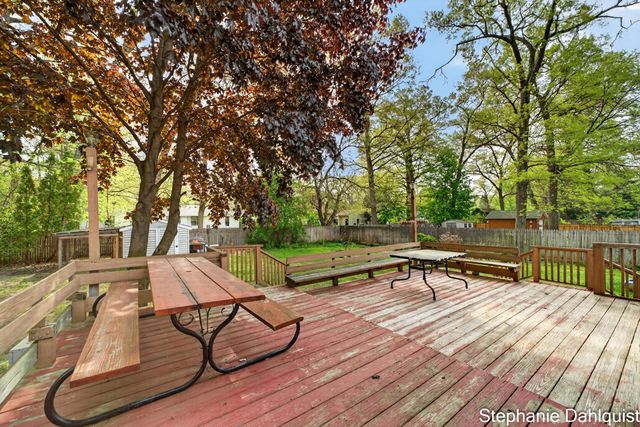 1490 Sunview Street, Muskegon, MI 49445