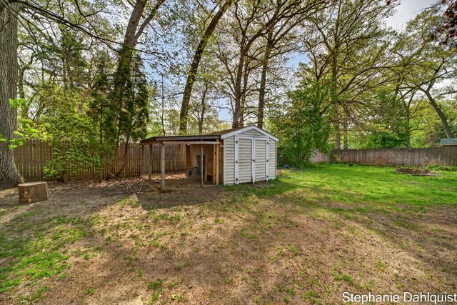 1490 Sunview Street, Muskegon, MI 49445
