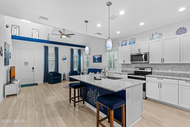 215 Hang Loose Way, Daytona Beach, FL 32124