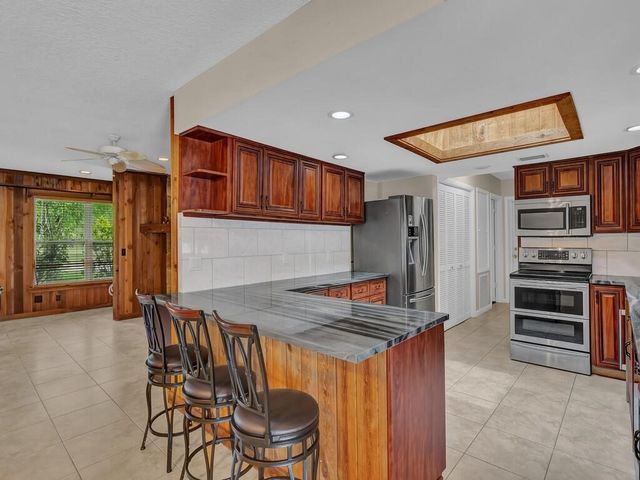 725 4th Avenue SW, Vero Beach, FL 32962