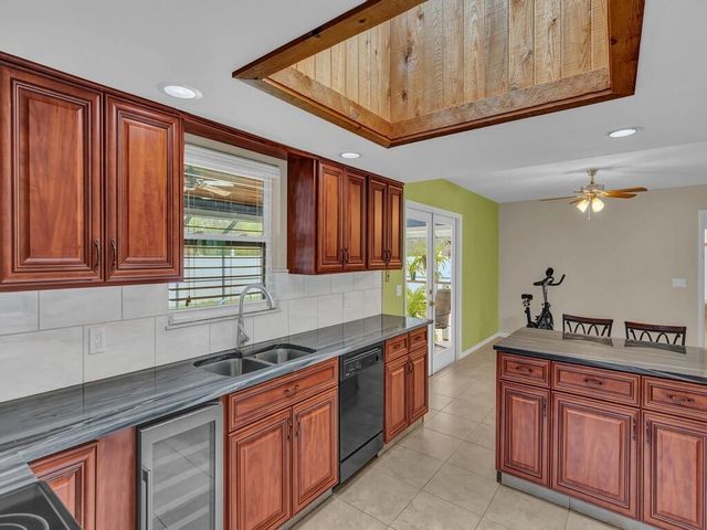 725 4th Avenue SW, Vero Beach, FL 32962