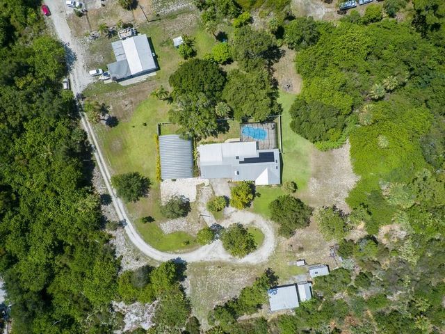 725 4th Avenue SW, Vero Beach, FL 32962