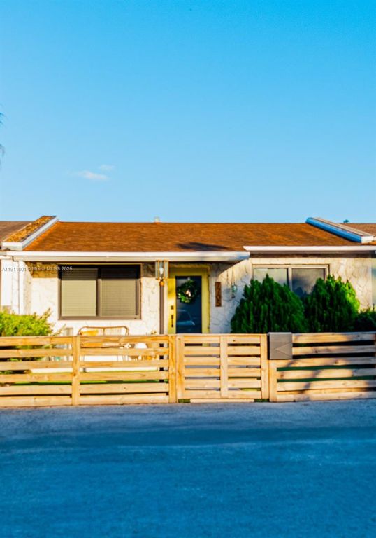 7705 NW 178th St 7705, Hialeah, FL 33015